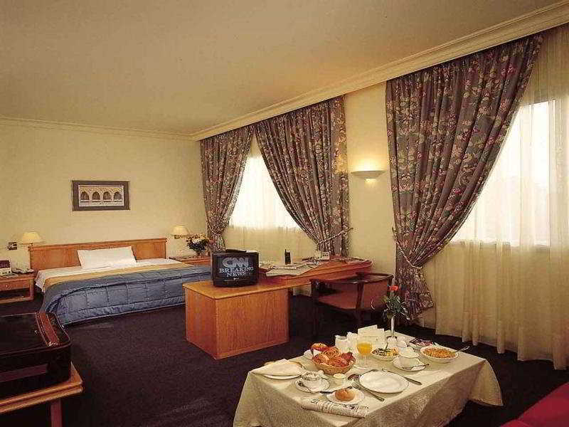 Alexandre Hotel Бейрут Екстериор снимка